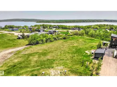 FULL FILL YOURSELF AT EXTRAVAGANT LAC SANTE! - Sante Estates is a pristine subdivision with beach ac...
