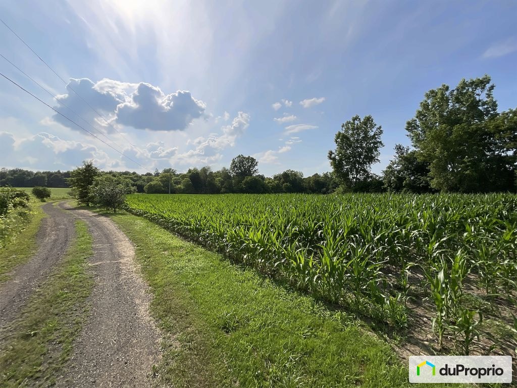 $849,000 - Acreage / Hobby Farm / Ranch in St-Bernard-De-Lacolle — photo 1