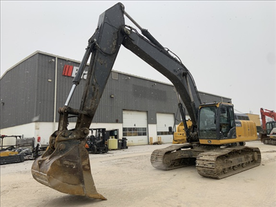 Hours: 4402 | Location: Mississauga, ON, CA | Arms: Medium Arm; Attachments: Aux Hydraulics; Attachm...