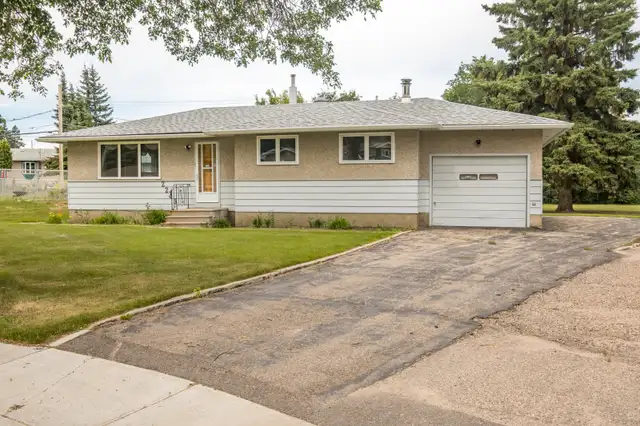 Well Maintained Crescent Heights Bungalow630102244917791214