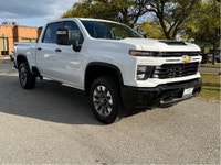 Excellent condition with a clean carfax Chevrolet Silverado 2500 HD 4x4 crew cab Long Box! This 2500... (image 1)
