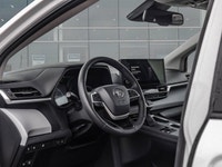 2025 Toyota Sienna XLE HEV | SUNROOF | NAVI | LEATHER The 2025 Toyota Sienna XLE HEV is a high-utili... (image 7)