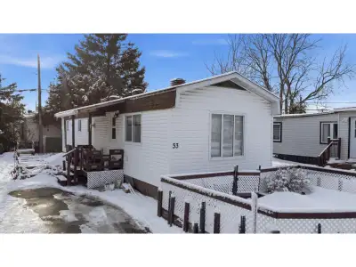 Affordable and well-maintained mobile home offering approximately 673 sq.ft. (62.5 m²)--an excellent...