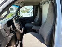 CAN LEASE!! RARE 2017 GMC SAVANA 3500 16' CUBE VAN , RAMP, Bright White Exterior With Grey Cloth Hig... (image 2)