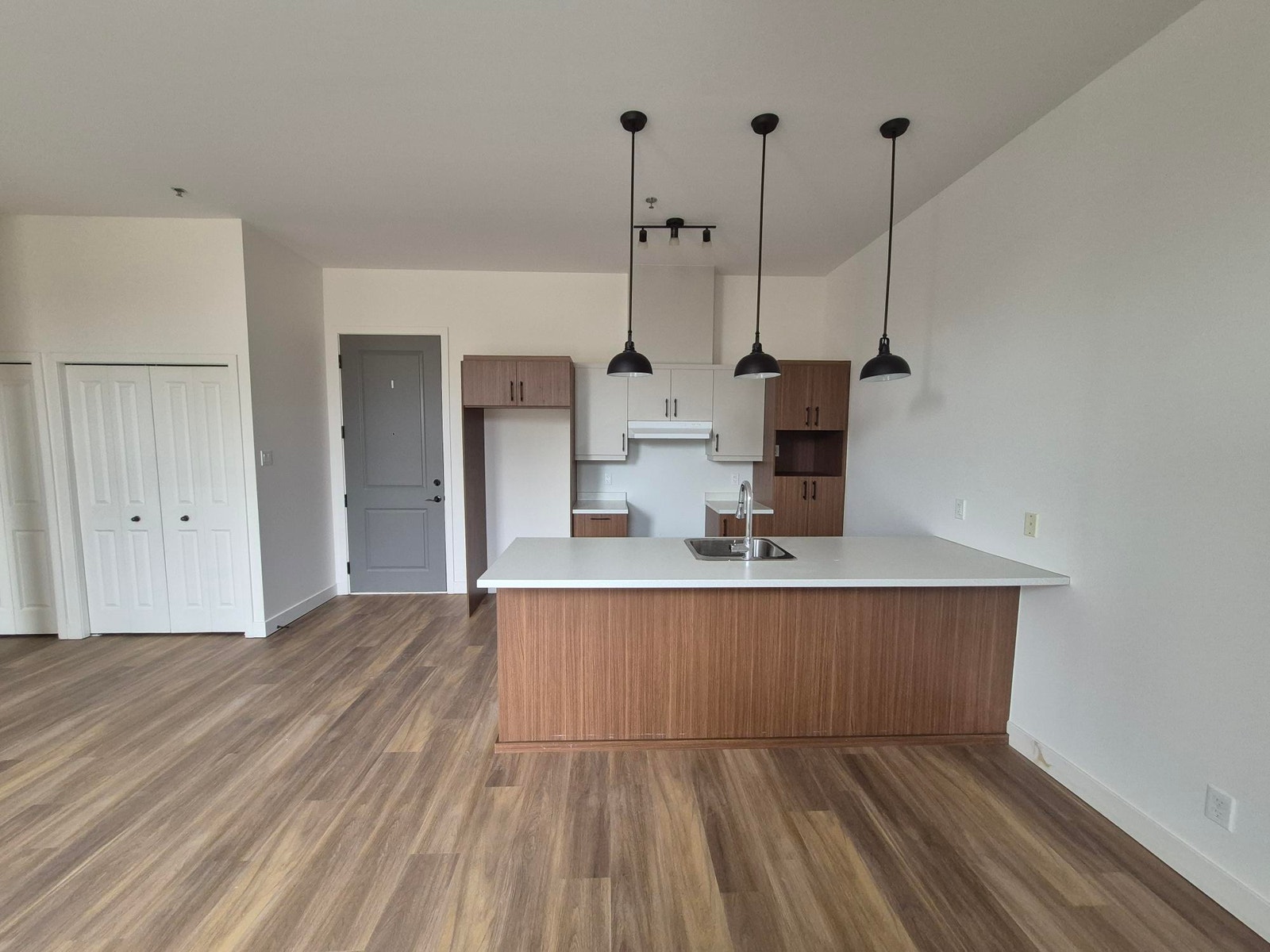 805 Avenue Raymond — photo 1