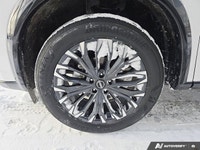 This Rogue comes equipped with AWD, Apple CarPlay, Android Auto, 360 View Cameras, Leather Seating,... (image 8)