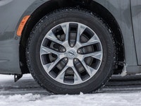 2021 Chrysler Pacifica Hybrid Pinnacle | Plug-In | Loaded | 2WD The 2021 Chrysler Pacifica Hybrid Pi... (image 4)