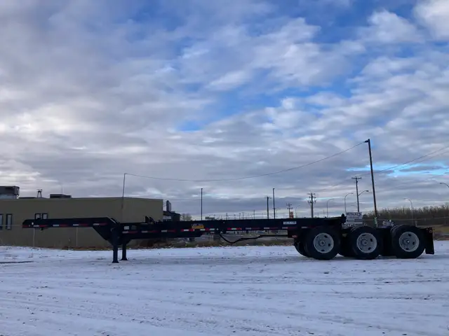 2006 Hyundai Container Chassis / 20 ft container pins in Heavy Equipment in Laval / North Shore - Image 4