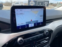 Experience the perfect blend of efficiency, technology, and comfort with the 2022 Ford Escape SEL Pl... (image 6)