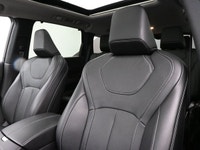 The Infiniti QX60 blends premium comfort, elegant design, and smooth performance in a spacious three... (image 7)
