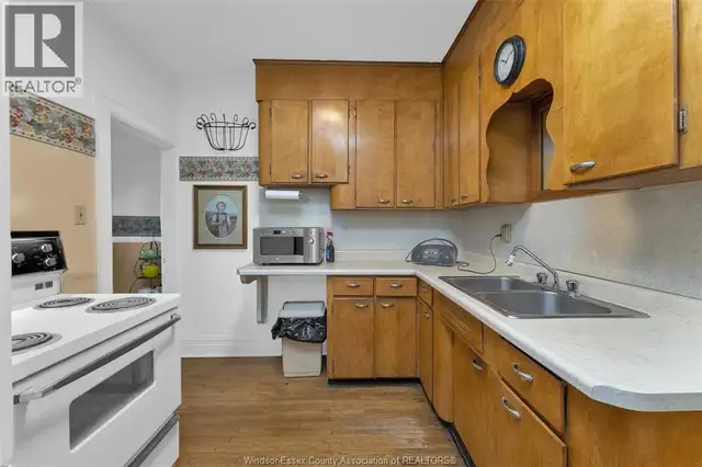 245-247 MCEWAN Windsor, Ontario in Houses for Sale in Windsor Region - Image 11