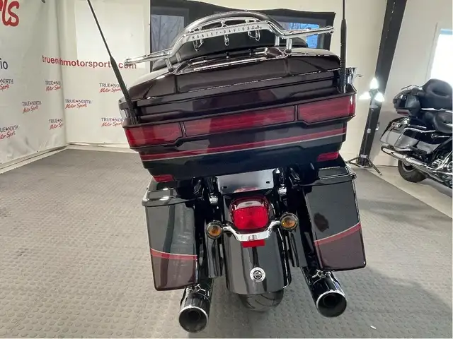 2013 Harley-Davidson CVO Electra Glide Ultra LIKE NEW/HEATED SEA in Sport Touring in North Bay - Image 10