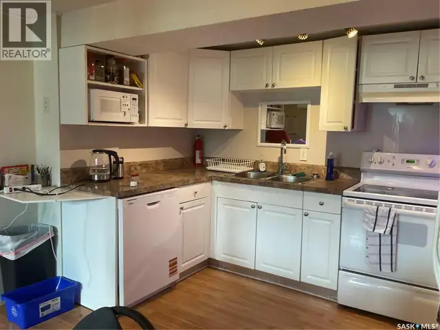 302 Dunlop STREET Saskatoon, Saskatchewan in Houses for Sale in Saskatoon - Image 13