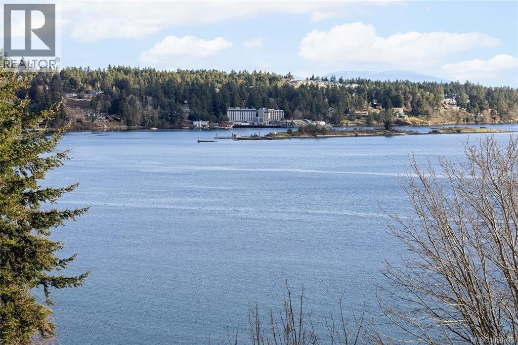 303 2560 Departure Bay Rd Nanaimo, British Columbia, photo 2