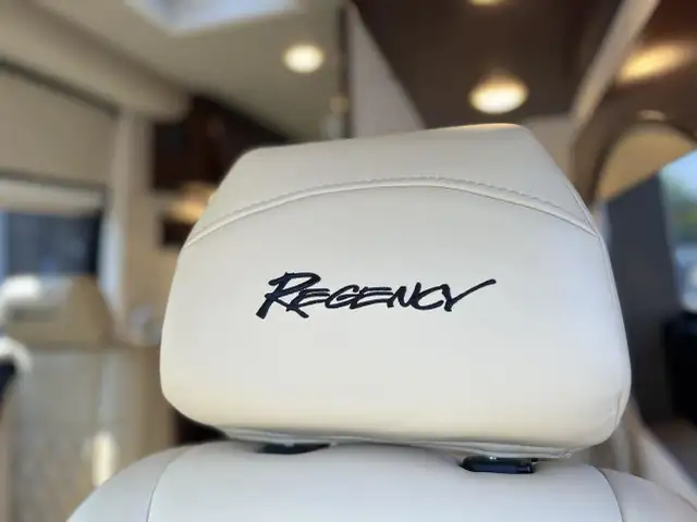 2018 Regency 3500 XALTA LX **SPRINTER MERCEDES DIESEL 4X4** in RVs & Motorhomes in Laval / North Shore - Image 16