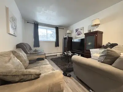 Appartement 4 et demi dans un complexe de 148 unités avec piscine extérieure à Charlesbourg. Situé à...