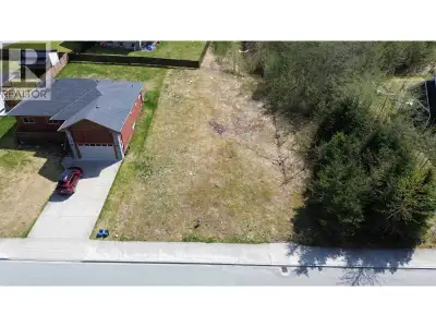 Build your dream home in Forest Heights. This 8613 sq.ft lot offers great sun exposure, is surrounde...