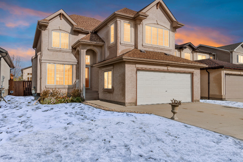 House For Sale 107 Van Slyk Way, Canterbury Park Jennifer Queen