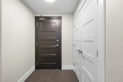 AK306 2 Bedroom Apartment Welcome to Anchorage, nestled in a vibrant waterfront neighborhood, The An...