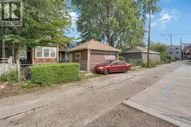 245-247 MCEWAN Windsor, Ontario in Houses for Sale in Windsor Region - Image 41