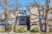 Exquisite Townhome In False Creek Village!
