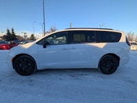 The 2026 Chrysler Pacifica Limited combines premium style, advanced technology, and family-focused v... (image 2)