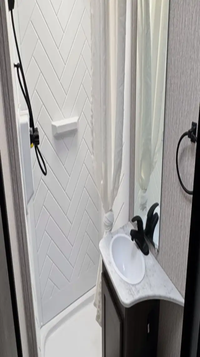 2023 Leprechaun 230CB in RVs & Motorhomes in Laval / North Shore - Image 11