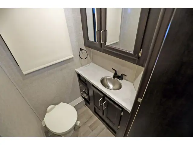 2022 Jayco Greyhawk 29MV Classe C VR/RV Crics Hydrauliques + Sol in RVs & Motorhomes in Laval / North Shore - Image 16