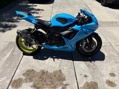 APPLY NOW: https://www.ridecollective.ca/get-pre-approved 2015 SUZUKI GSX-R 600 • High-revving 600cc...