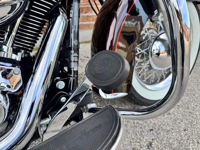 2011 Harley-Davidson Heritage Softail Classic **CANADIAN BIKE**  in Street, Cruisers & Choppers in Markham / York Region - Image 13