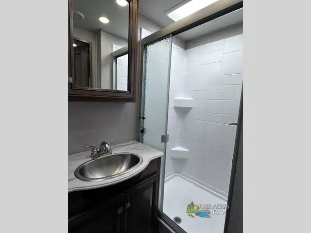 2021 Holiday Rambler Admiral 34J only 13 Milles in RVs & Motorhomes in Moncton - Image 52