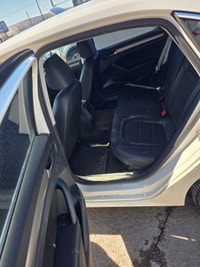 2015 Volkswagen Passat Year: 2015 Make: Volkswagen Model: Passat Mileage: 256,000 km Transmission: A... (image 5)