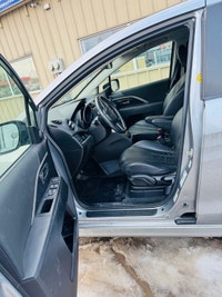 2014 Mazda 5 Grand Touring Year: 2014 Make: Mazda Model: Mazda 5 Mileage:209,724 Km Transmission: Au... (image 4)