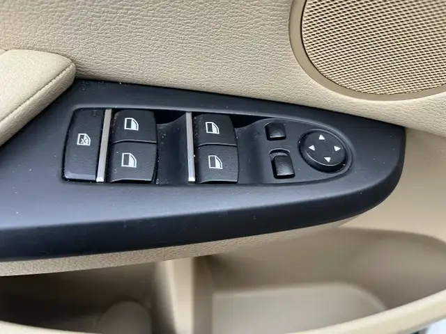 2012 BMW X3 28i in Cars & Trucks in Kitchener / Waterloo - Image 11