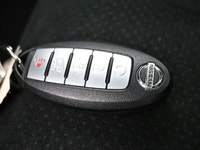 Just Traded! Low Mileage! 2017 Murano SV! Equipped with Panoramic Roof, Heated Seats, Heated Steerin... (image 6)