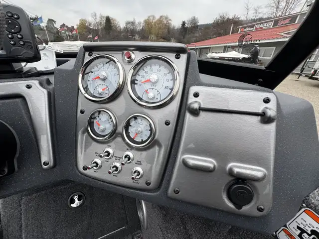 2026 TRACKER Pro Guide V175 CB Fishing Boat in Powerboats & Motorboats in Calgary - Image 21