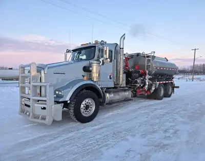 2008 Kenworth T800 6x4 Tandem Pressure Truck w/ 2022 Gardner Denver 4x5 Pump Comes with Cummins ISM...