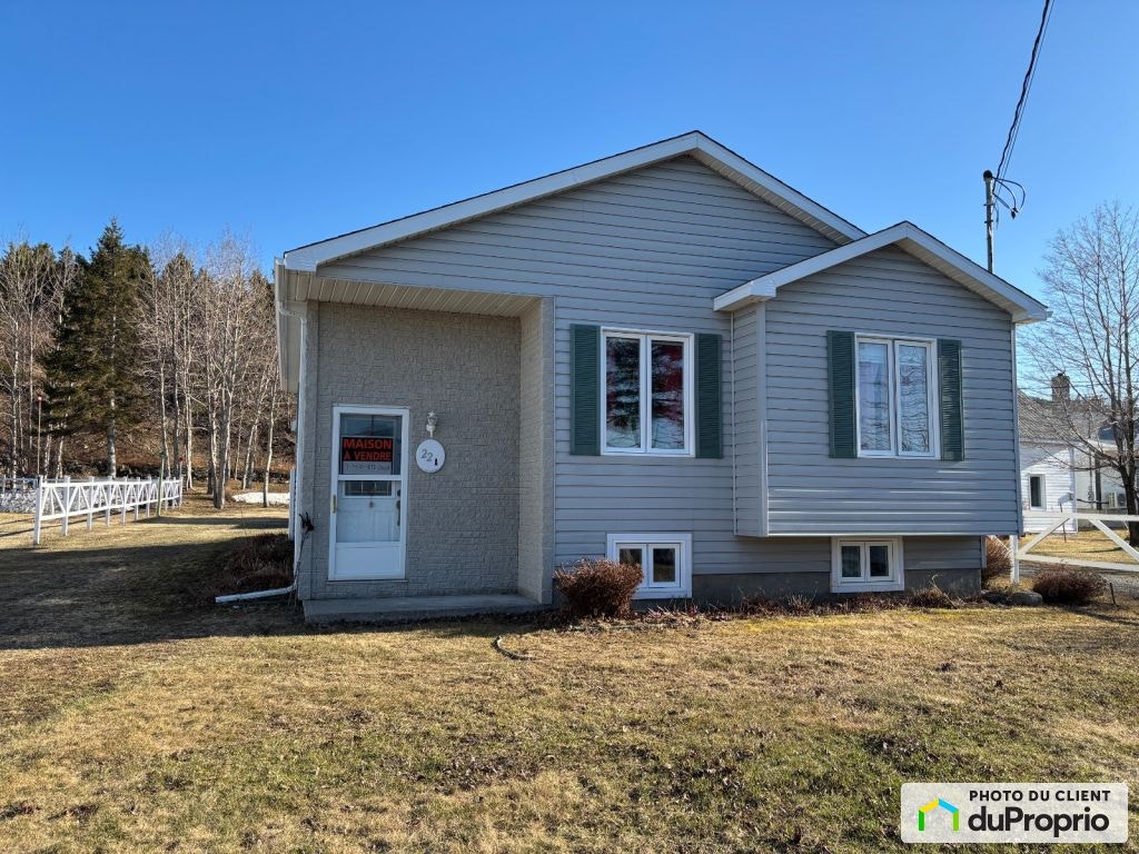 $225,000 - Bungalow for sale in Rivière-Madeleine — photo 1