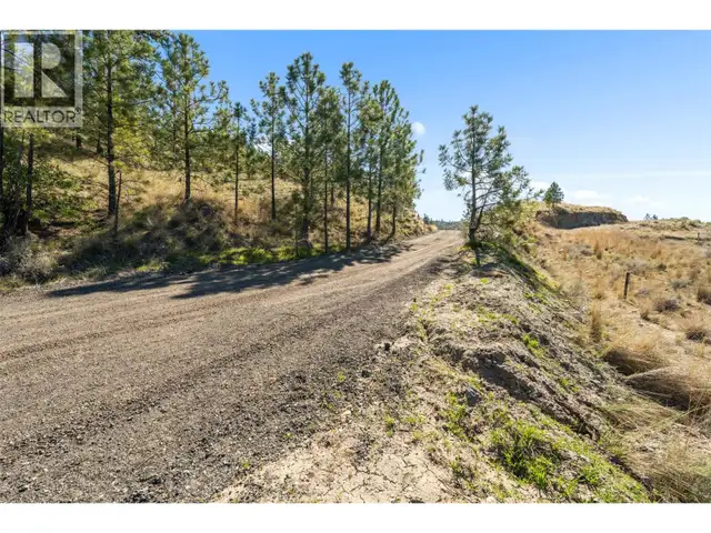 138 SALIKEN Drive Penticton, British Columbia in Houses for Sale in Penticton - Image 10