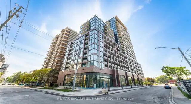 1-Bedroom Condo in Mississauga - Lake Views & Parking in Condos for Sale in Hamilton - Image 2