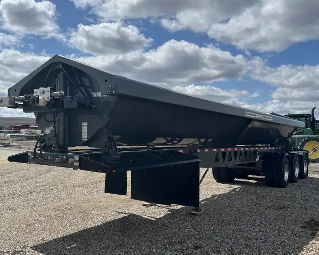 2023 TRAIL KING TK60SSD-41 side dump trailer in Heavy Trucks in Regina - Image 2