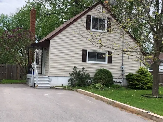 4 BEDROOM HOME - SOUTH END - NOV 1 - $2,600