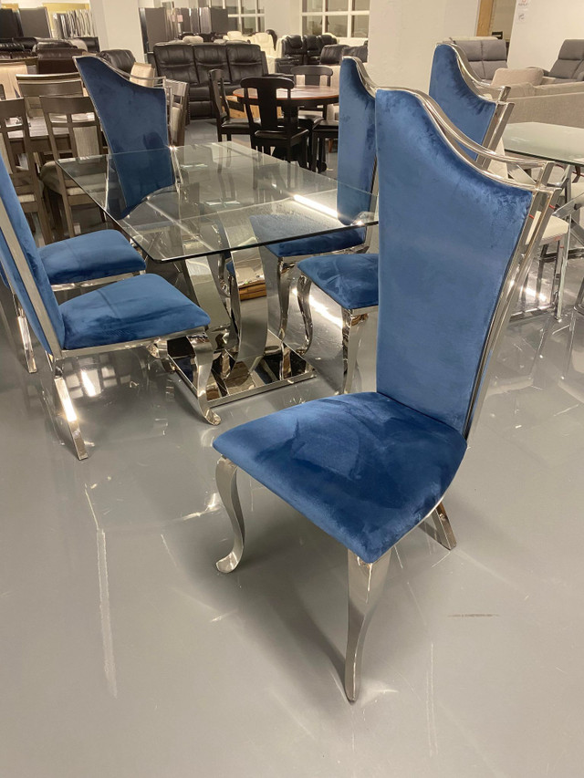 Econoplus Signature! Grande table en verre trempé avec 6 chaises dans Mobilier de salle à manger et cuisine  à Ville de Québec - Image 3