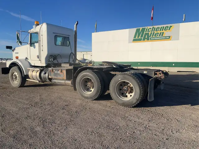 2016 Kenworth T800 in Heavy Trucks in Calgary - Image 4