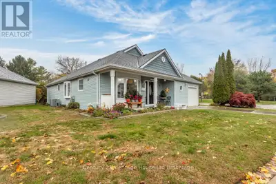 ALL THE SPACE YOU NEED WITH NOBODY BEHIND YOU!!! You won't want to miss your chance to see this spac...