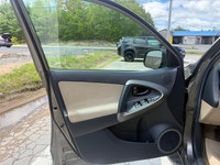 A dependable compact SUV with practical cargo space, comfortable seating, and efficient everyday per... (image 6)