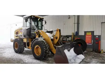 5,403 hours, 100'' bucket, hydraulic quick connect, front auxiliary hydraulics, fenders, rear defros...