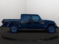 This 2025 JEEP GLADIATOR SPORT 4X4 has the following options Premium Mckinley Trimmed Seats, Remote... (image 5)