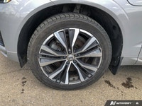This Volvo XC60 Recharge has a dependable Turbo/Supercharger Gas/Electric I-4 2.0 L/120 engine power... (image 9)