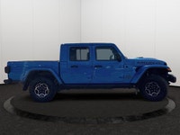 This Jeep Gladiator has a dependable Regular Unleaded V-6 3.6 L/220 engine powering this Automatic t... (image 6)